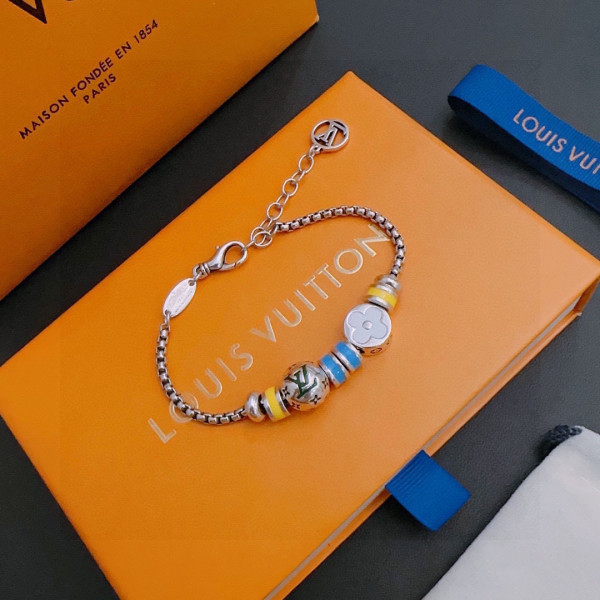 l0*is V*t0n bracelet