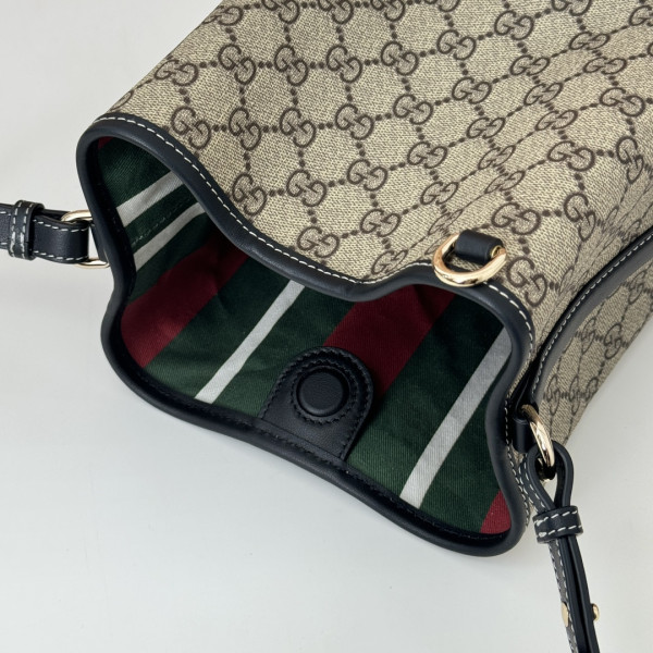 G*u*i gg emblem mini bucket bag