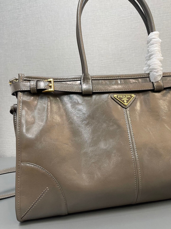 Pra*a large leather handbag