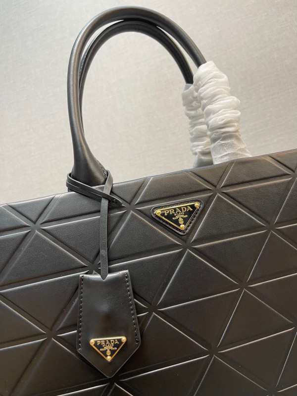 medium Pra*a symbole leather bag