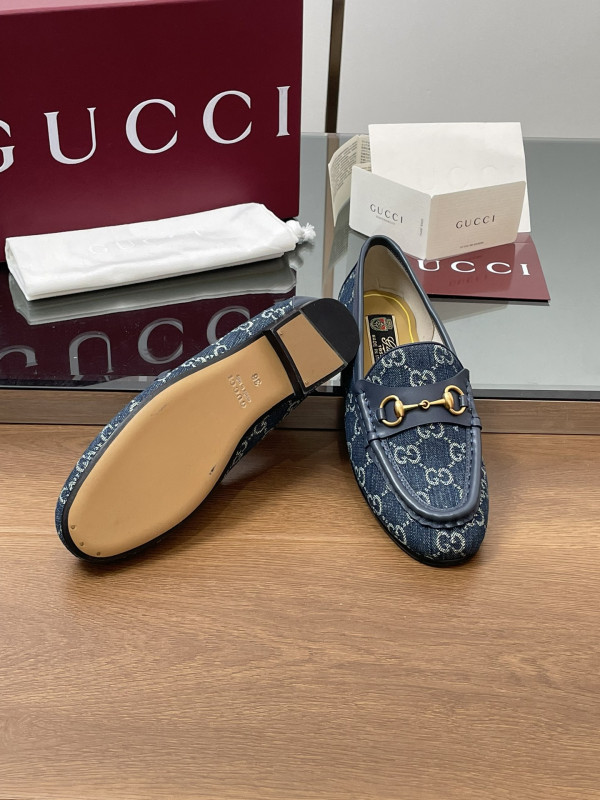 G*u*i loafer