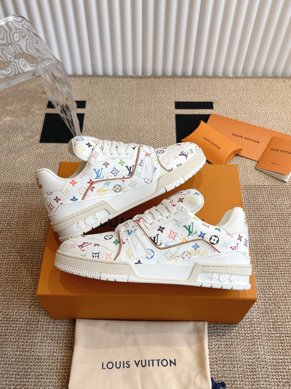 l0*is V*t0n sneakers
