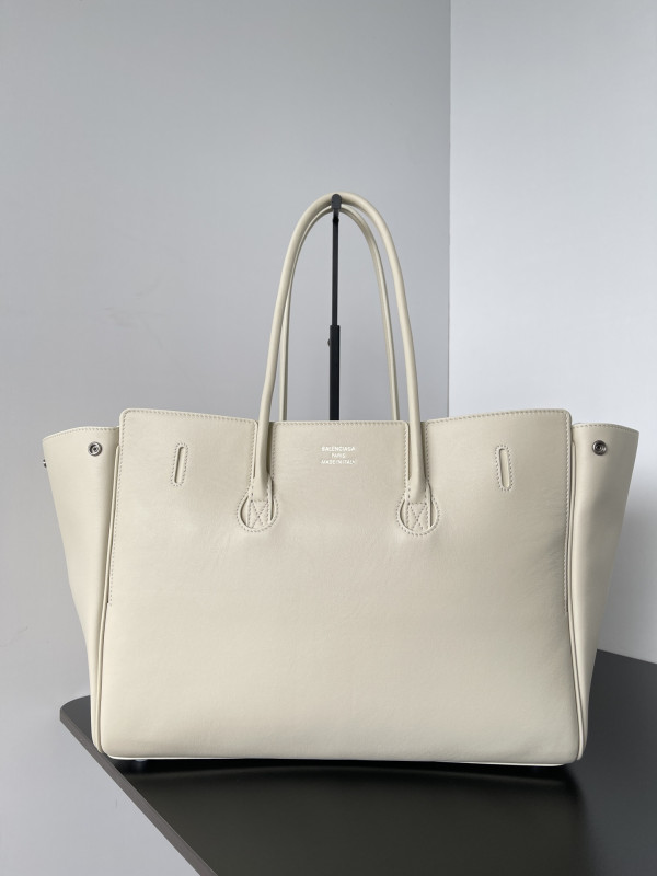 Ba*len*cia*ga bel air medium carry all bag