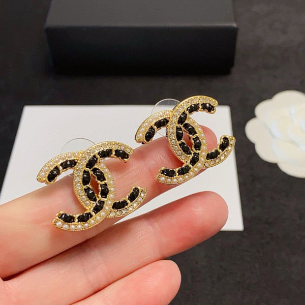 CL EARRINGS