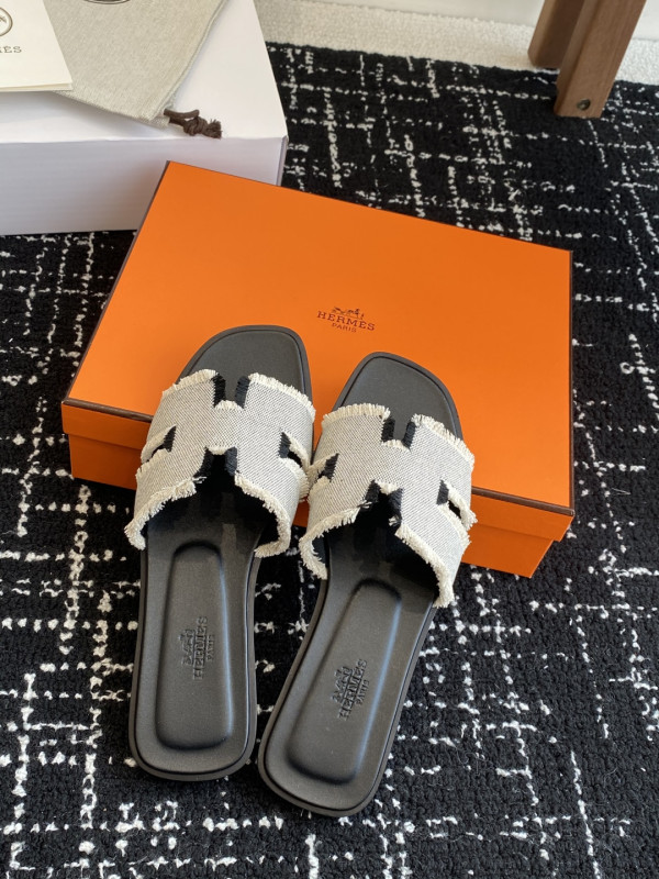 H**mes sandals