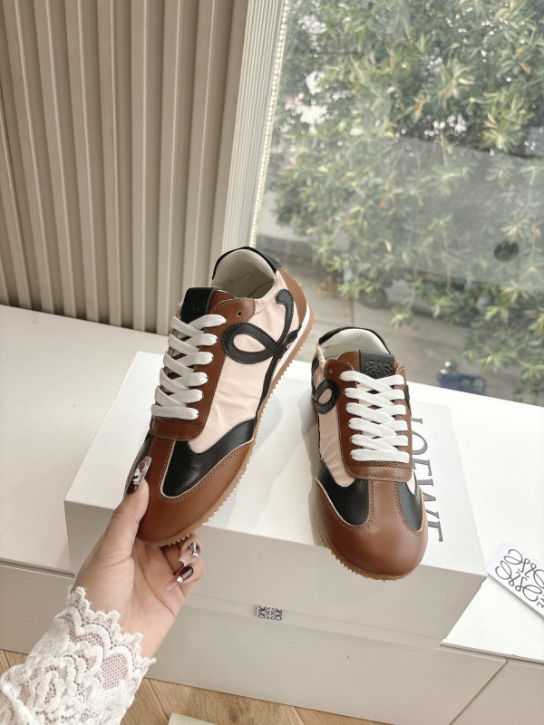 L0ew* ballet runner