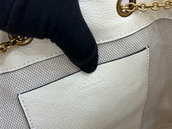 Chloe bracelet backpack in grained leather- 22*20*10.5cm