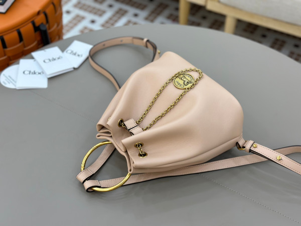 Chloe bracelet backpack in grained leather- 22*20*10.5cm