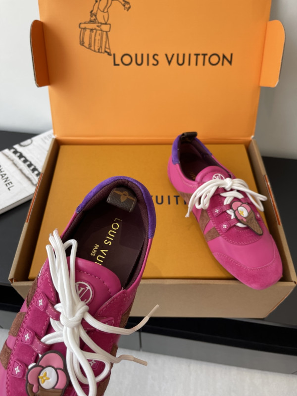 l0*is V*t0n sneakerina