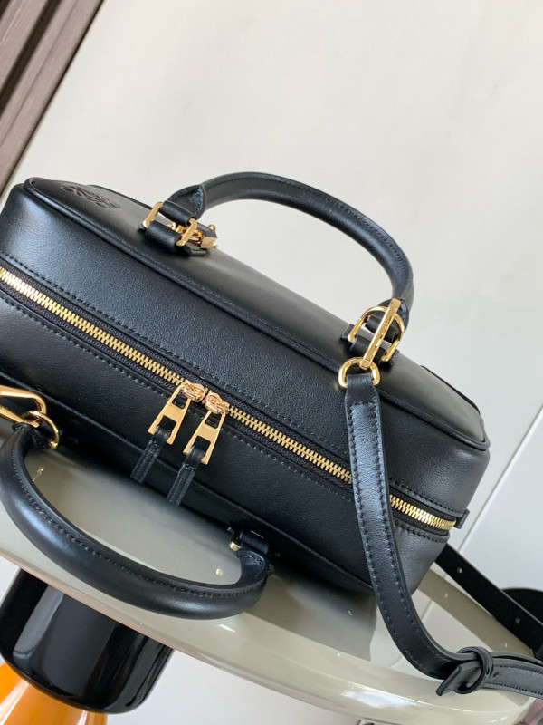 L0ew* amazona 23 bag in soft grained calfskin - 23*10*15cm