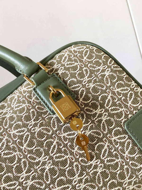 L0ew* amazona 23 bag in soft grained calfskin - 23*10*15cm