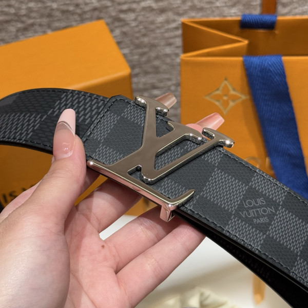 l0*is V*t0n belt