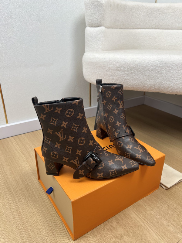 l0*is V*t0n boots