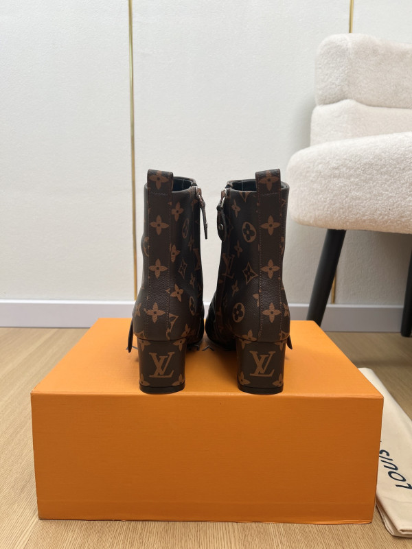 l0*is V*t0n boots