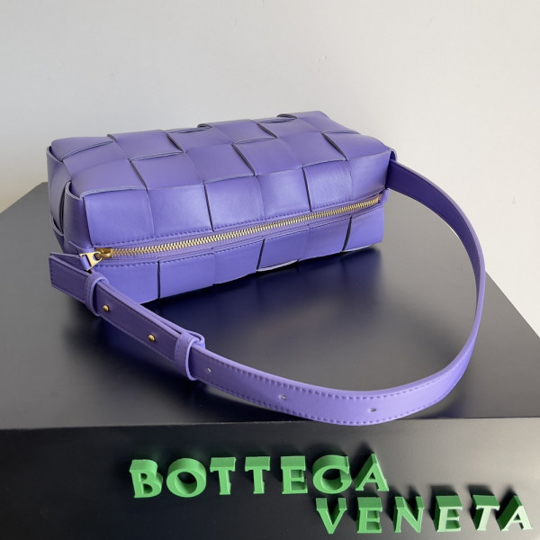 bo*te*ga Ve*ne*ta brick cassette