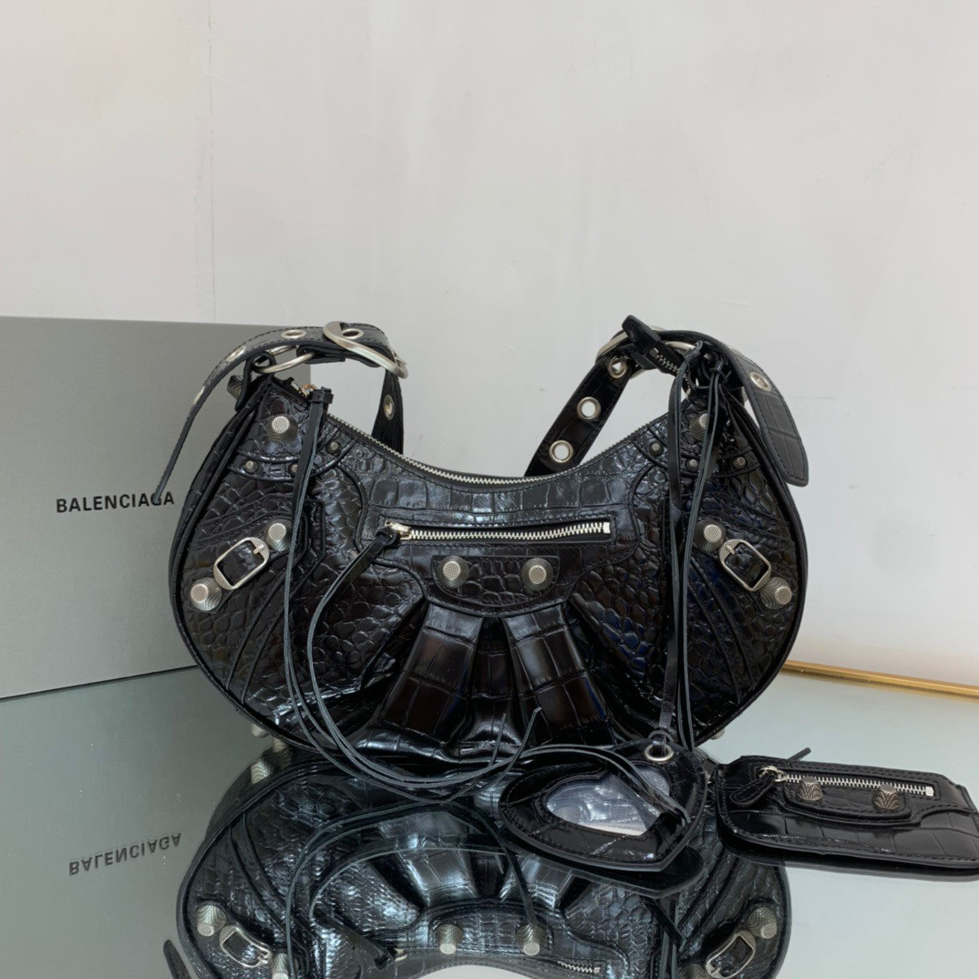 Ba*len*cia*ga women's le cagole small shoulder bag