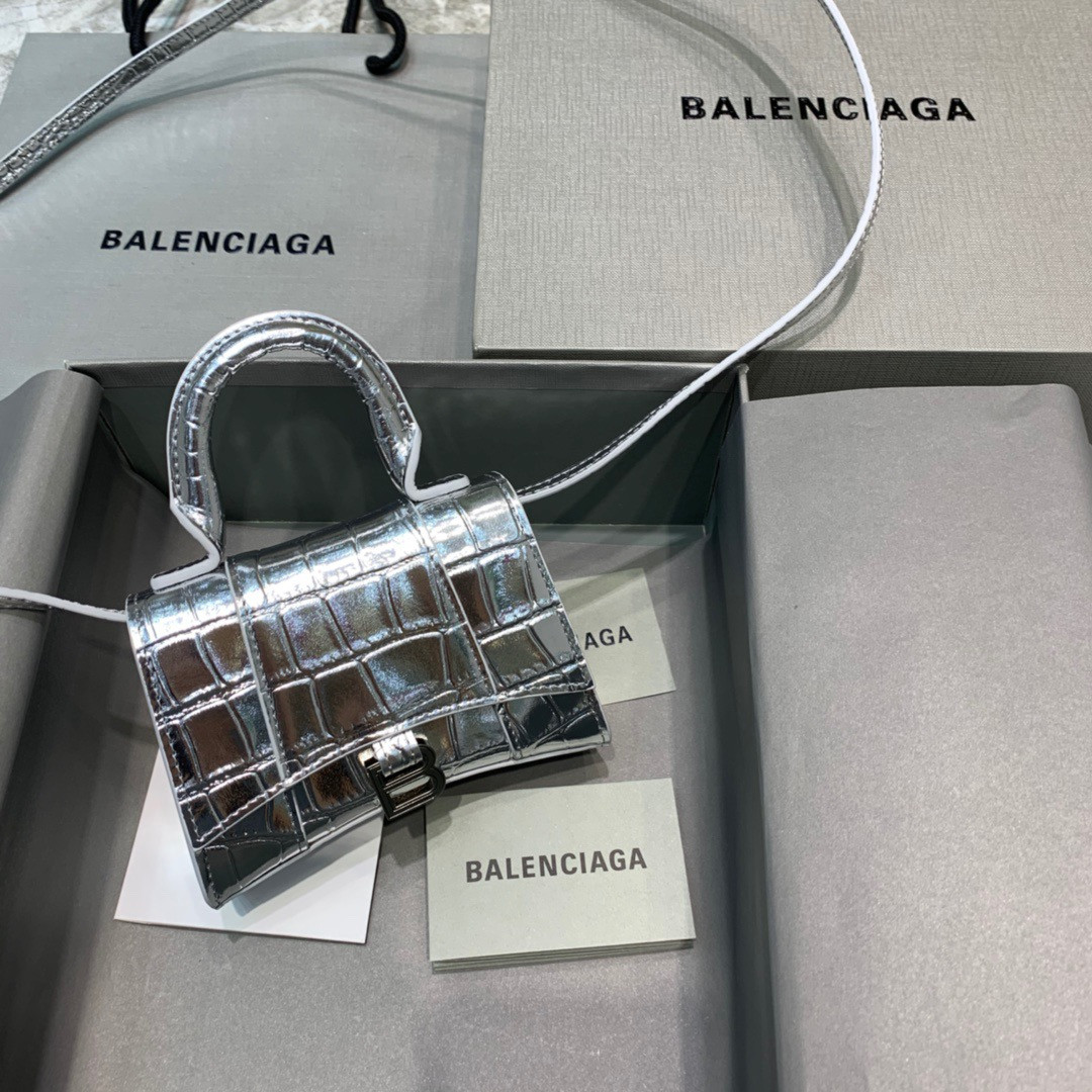 Ba*len*cia*ga hourglass