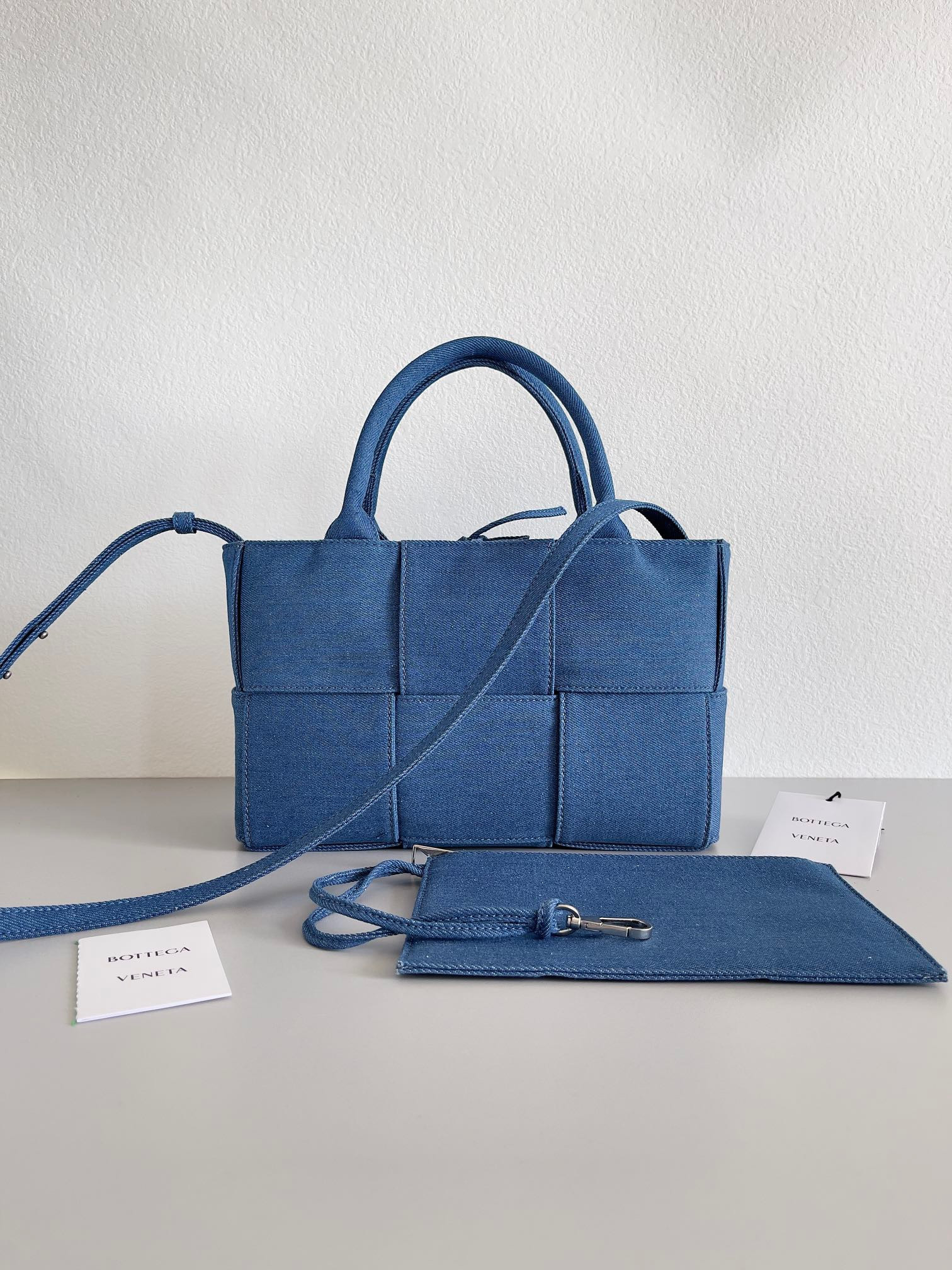 bo*te*ga Ve*ne*ta arco mini tote
