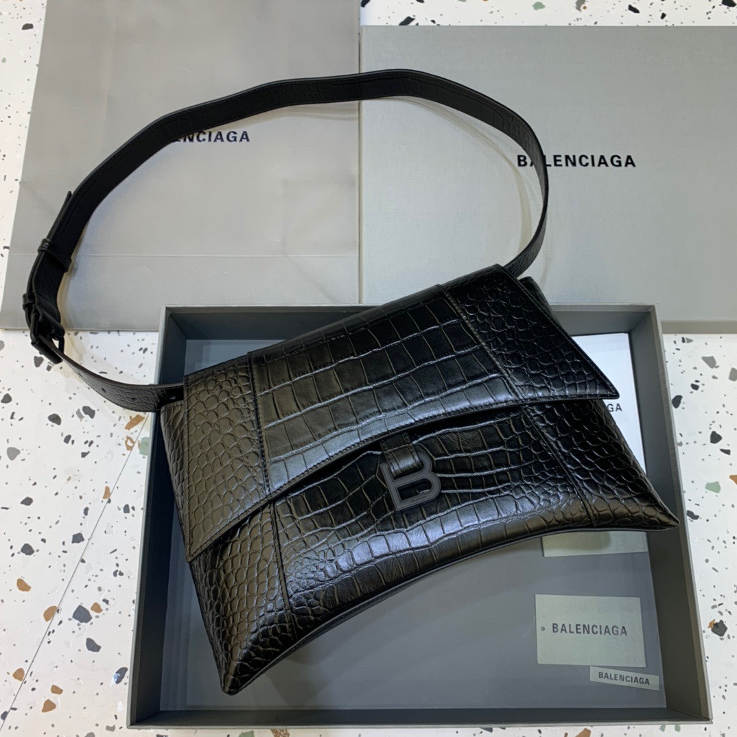 Ba*len*cia*ga downtown medium shoulder bag