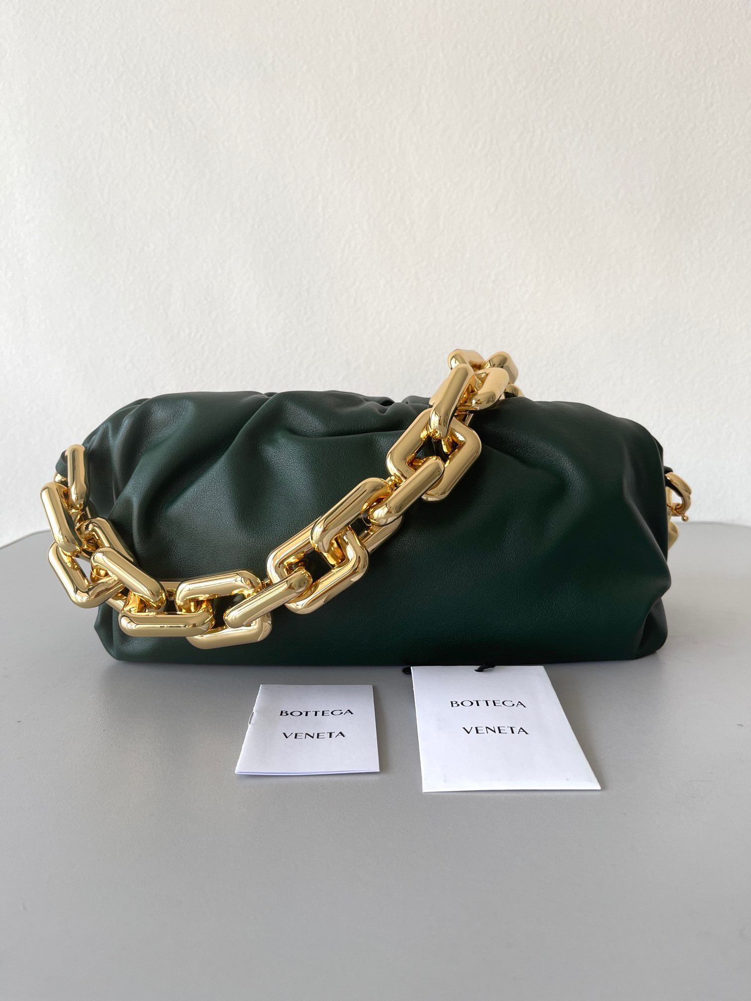 bo*te*ga Ve*ne*ta the chain pouch