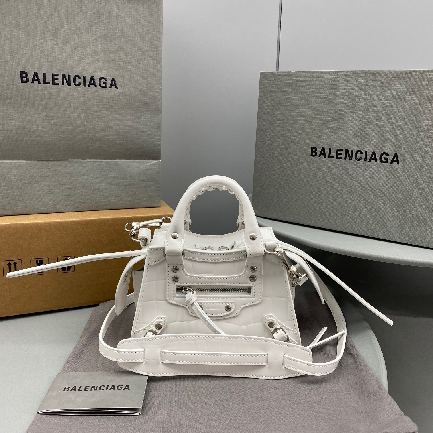 Ba*len*cia*ga neo classic nano top handle bag