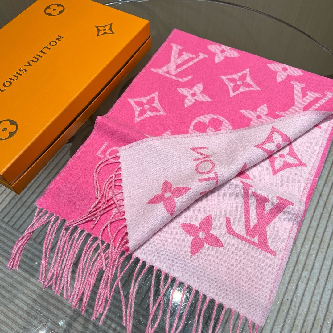 l0*is V*t0n essential scarf