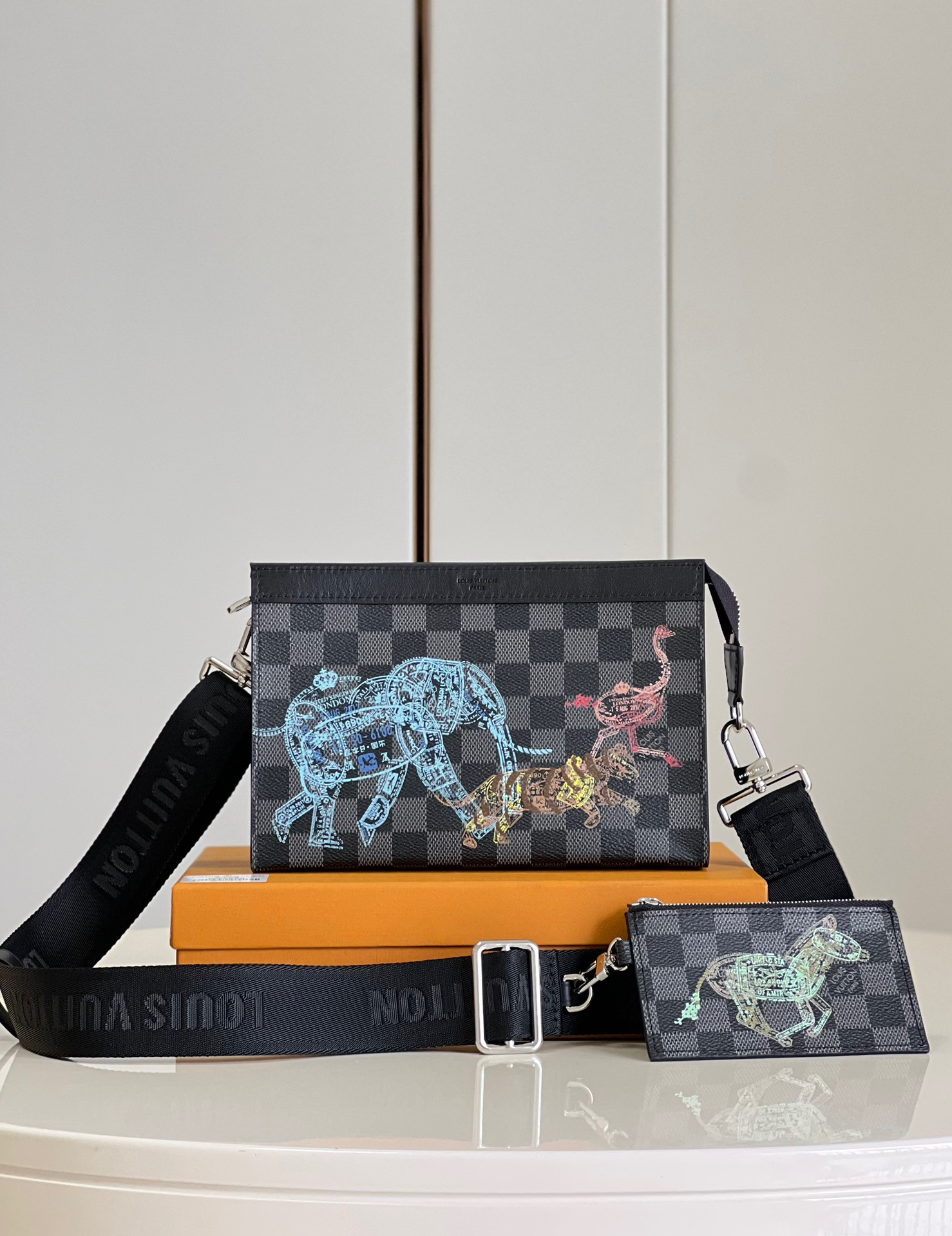 l0*is V*t0n gaston wearable