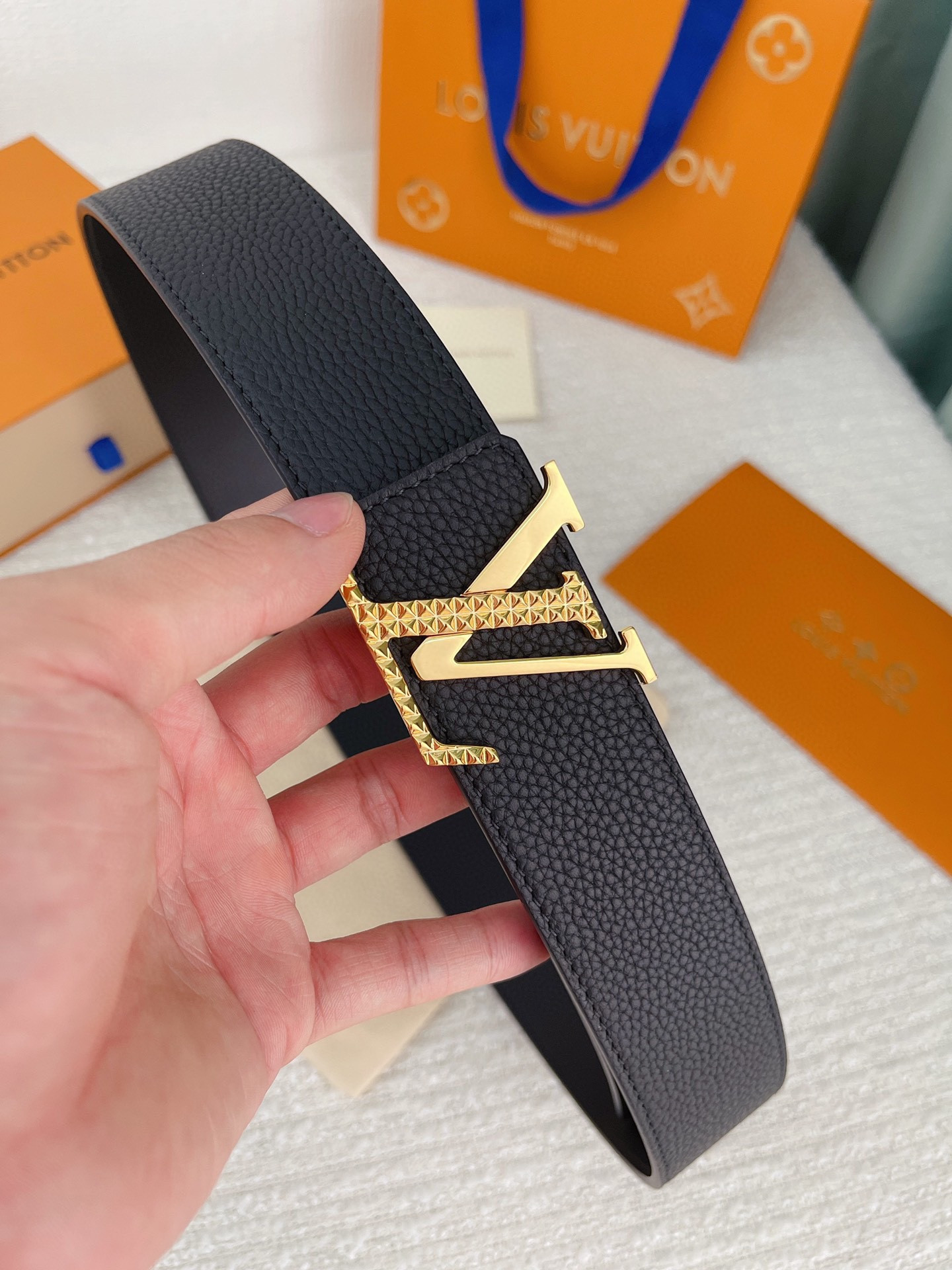l0*is V*t0n belt