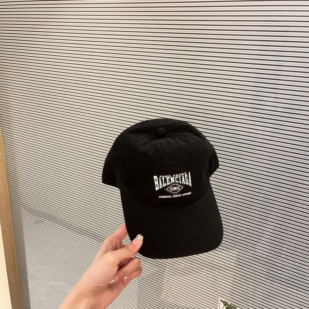 Ba*len*cia*ga logo cap