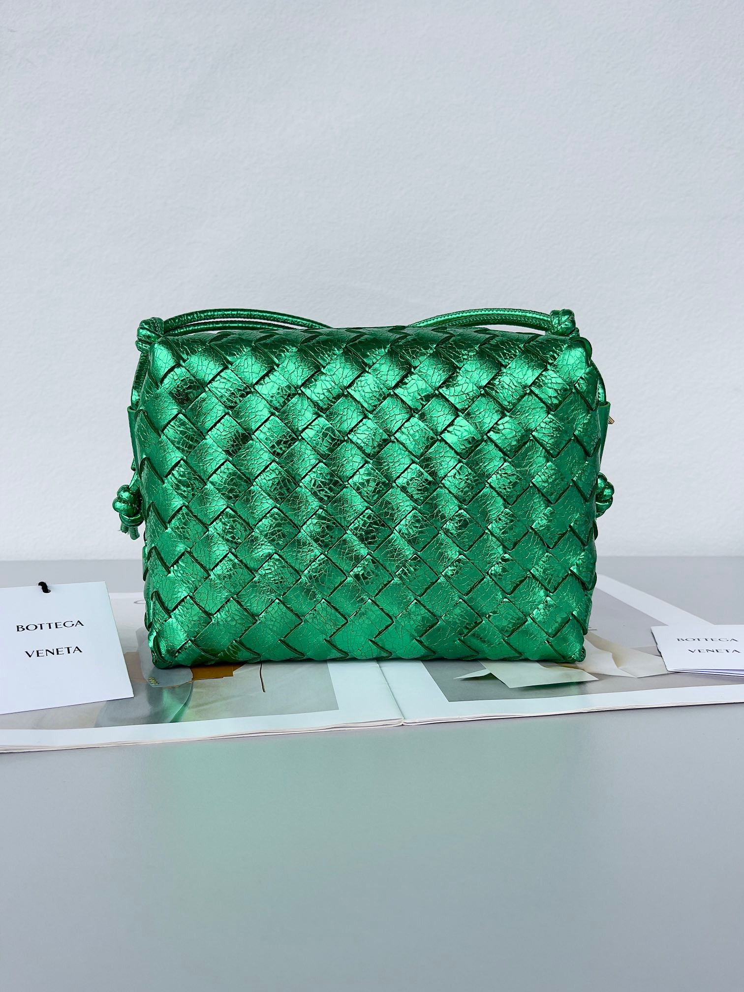 bo*te*ga Ve*ne*ta small loop camera bag