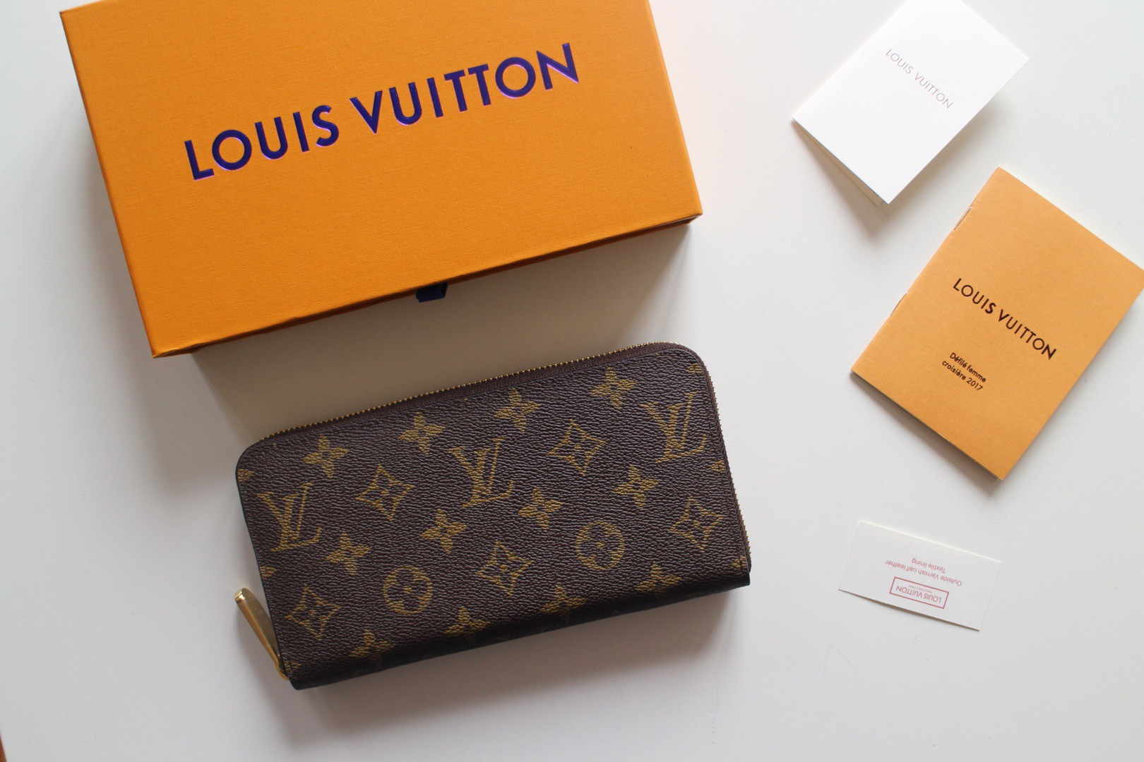 l0*is V*t0n zippy wallet