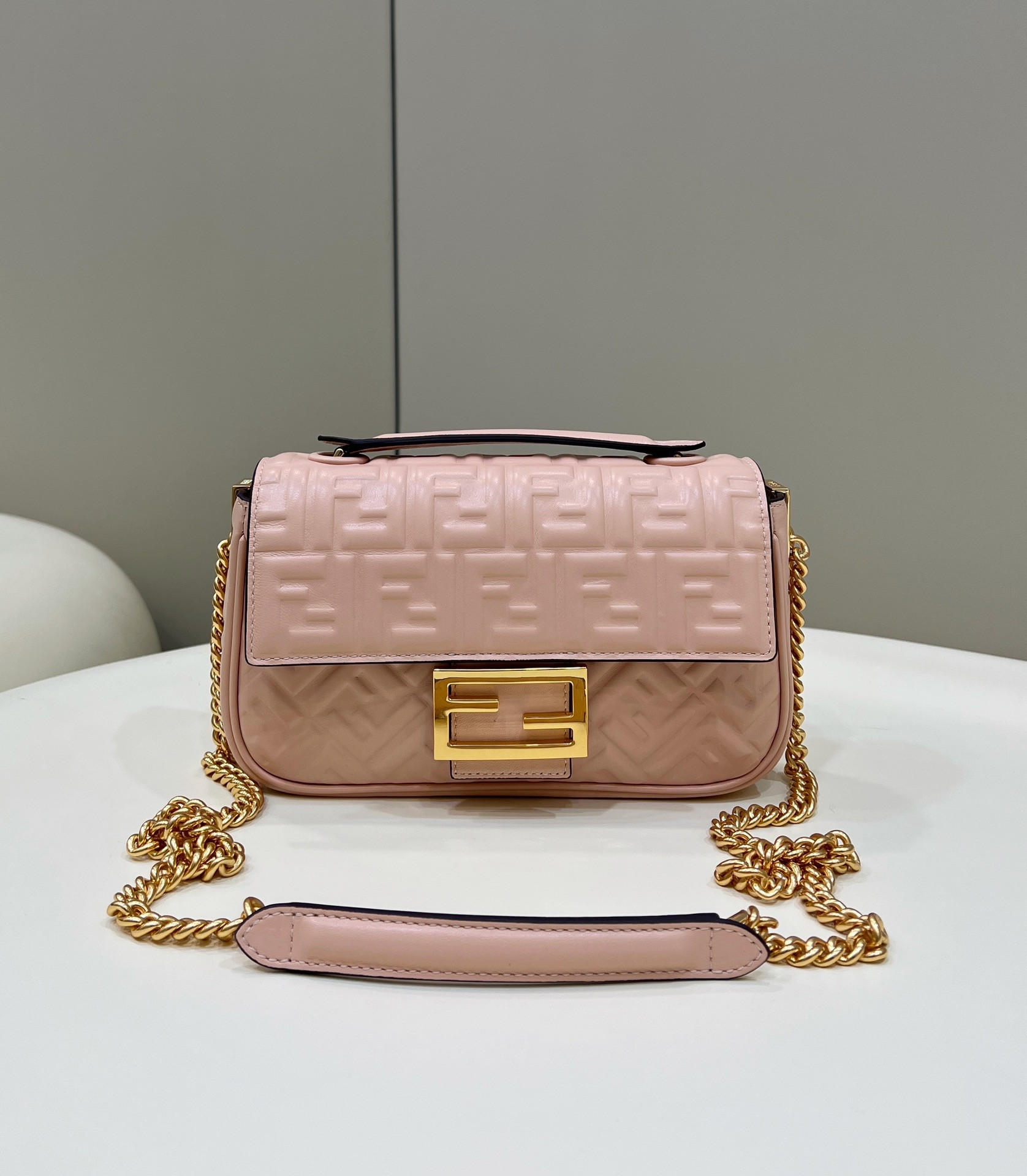 F**di baguette chain midi 397b98-24*14*7cm