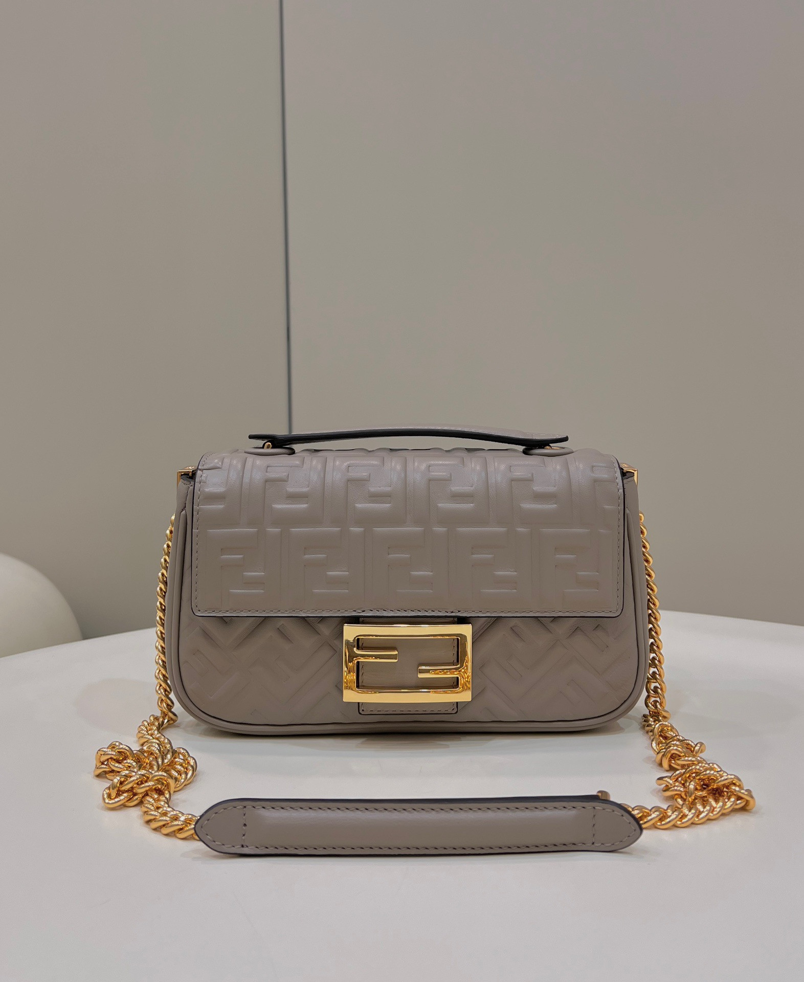 F**di baguette chain midi 397b98-24*14*7cm