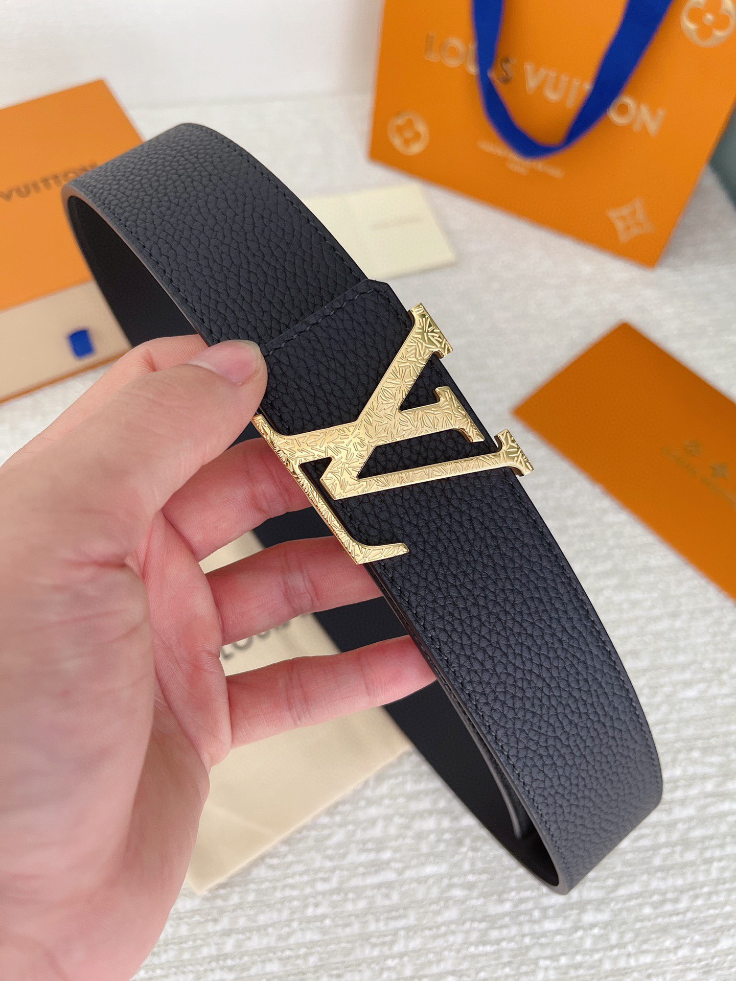 l0*is V*t0n belt