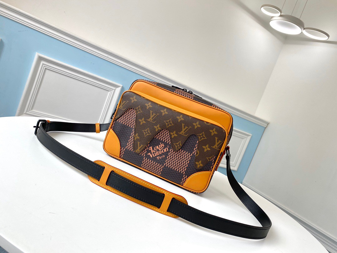 l0*is V*t0n messager bag