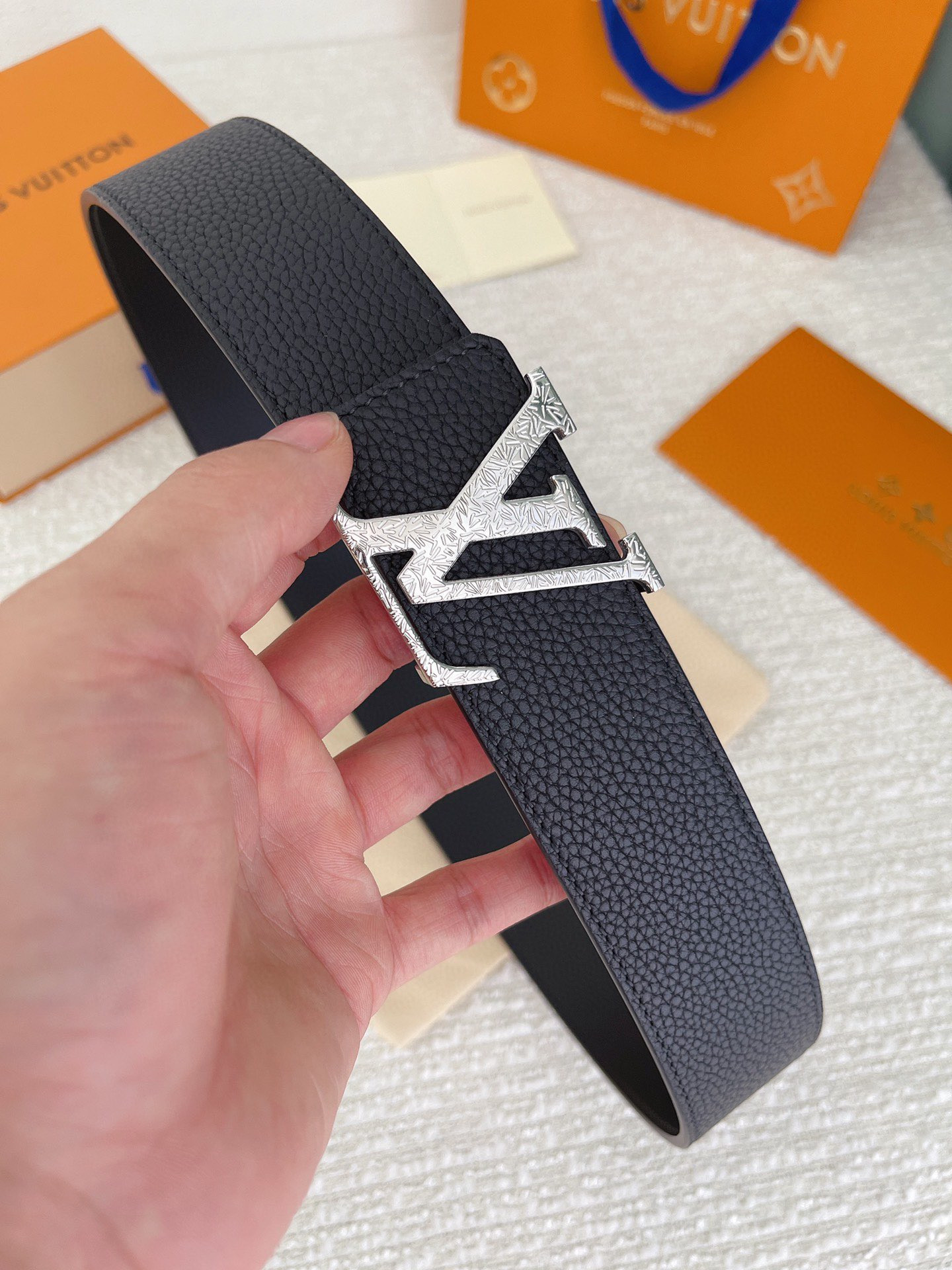 l0*is V*t0n belt