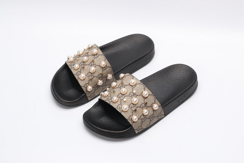 G*u*i slippers
