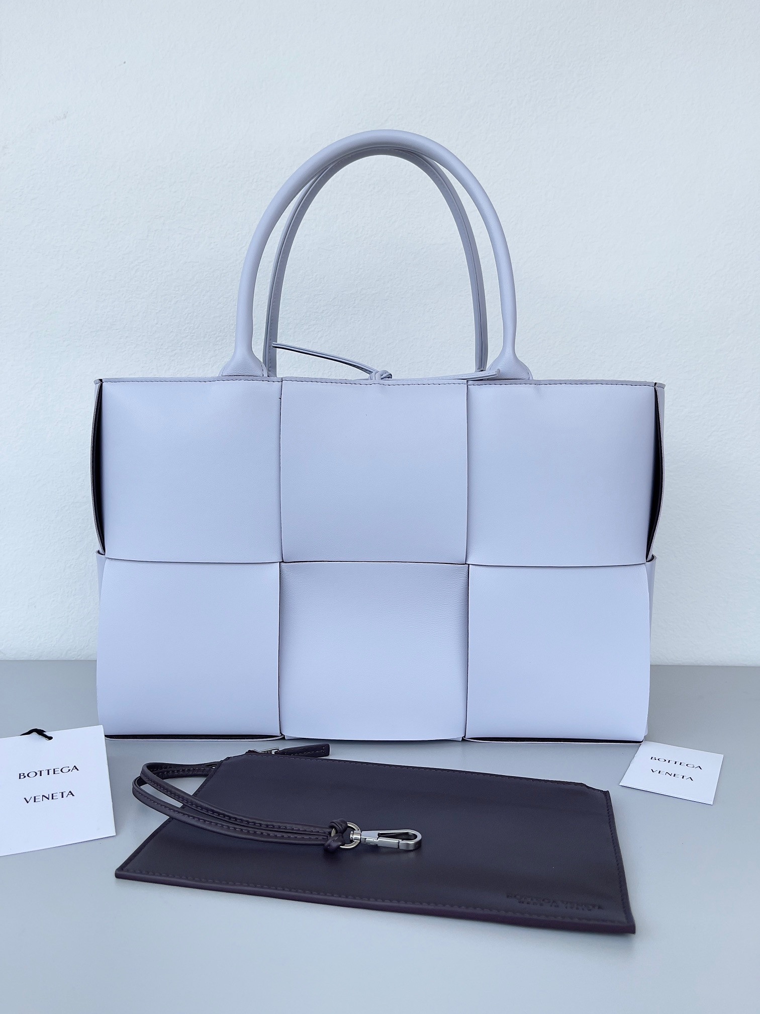 bo*te*ga Ve*ne*ta arco medium tote