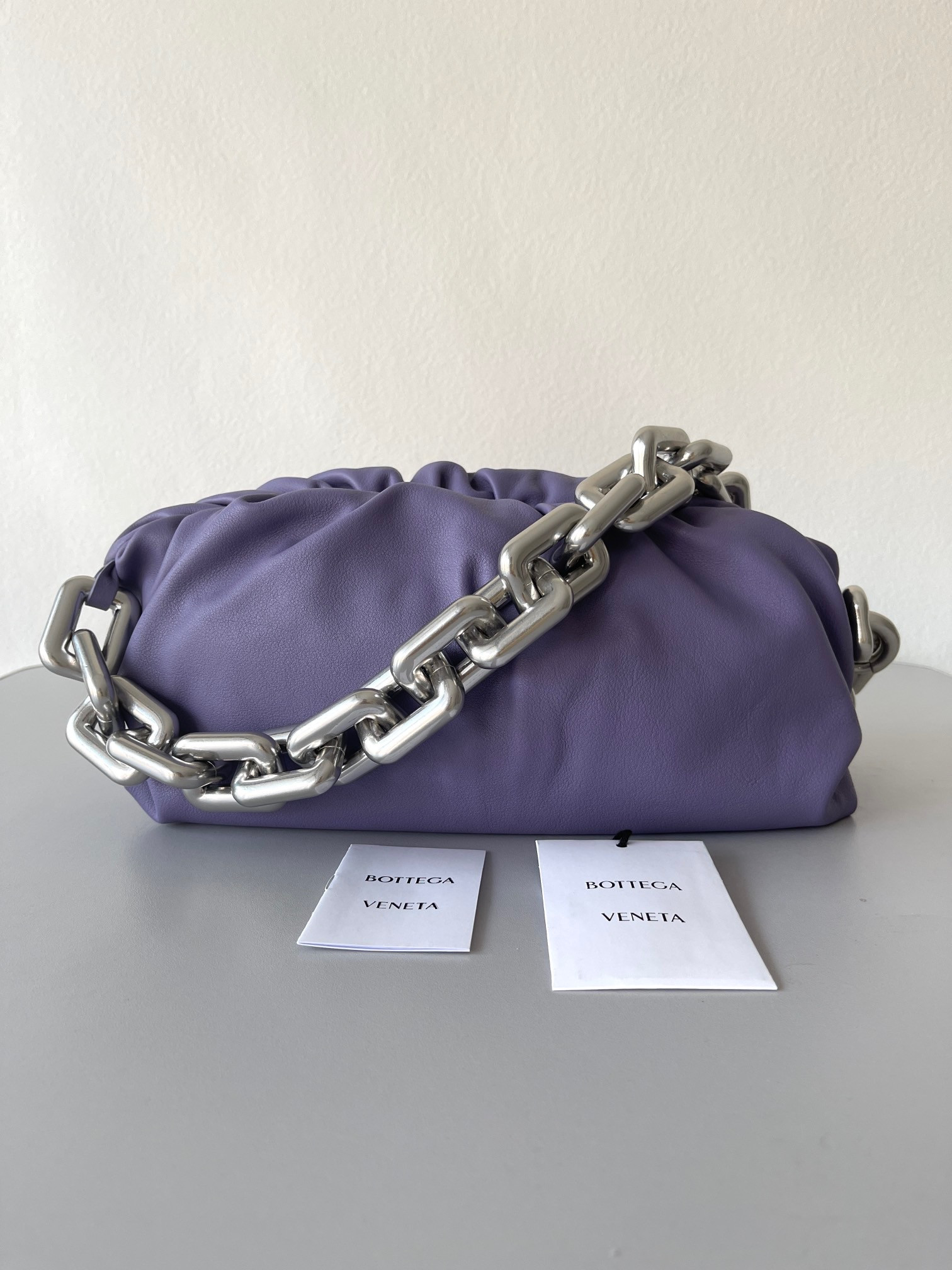 bo*te*ga Ve*ne*ta the chain pouch
