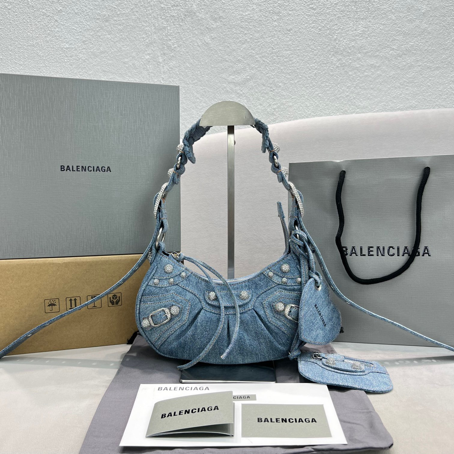 Ba*len*cia*ga women's le cagole xs shoulder bag