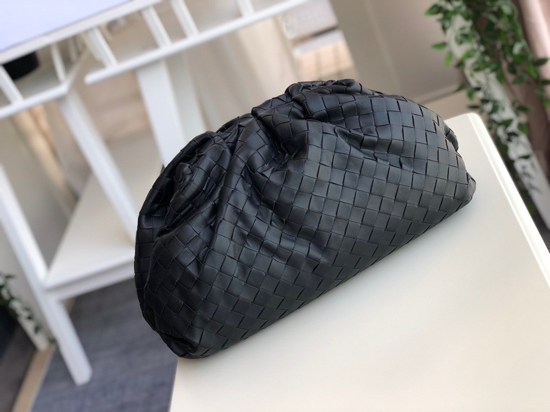 bo*te*ga Ve*ne*ta pouch