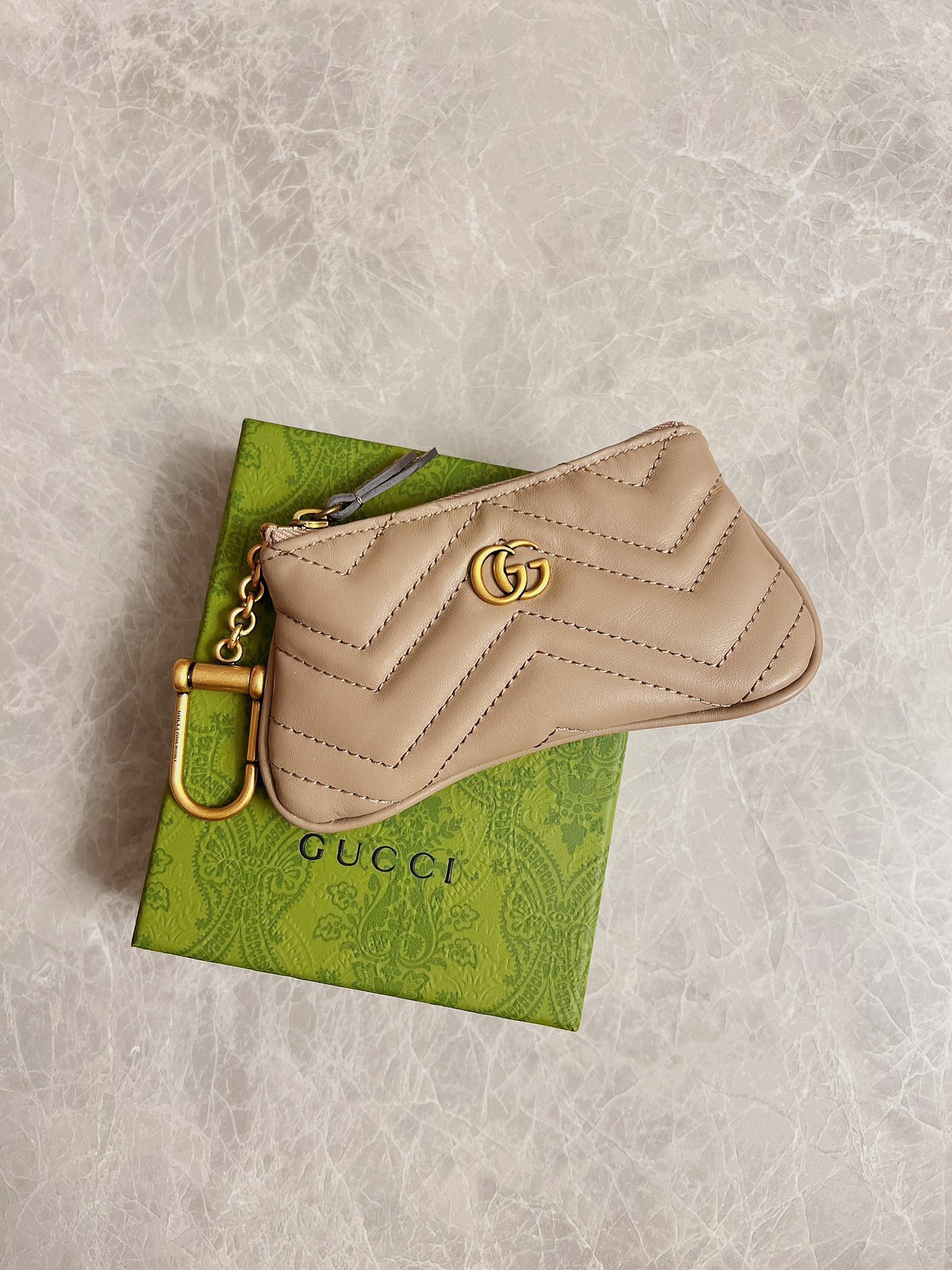 G*u*i gg marmont matelassé key case