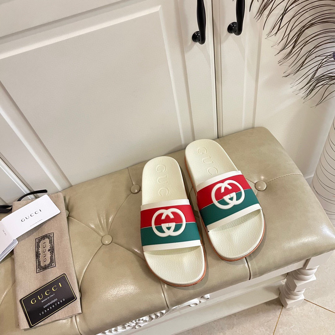 G*u*i interlocking g slide sandal