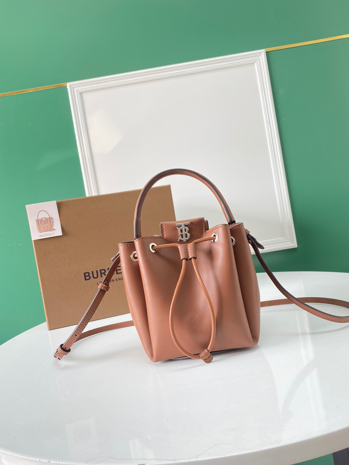 B**rry bucket bag