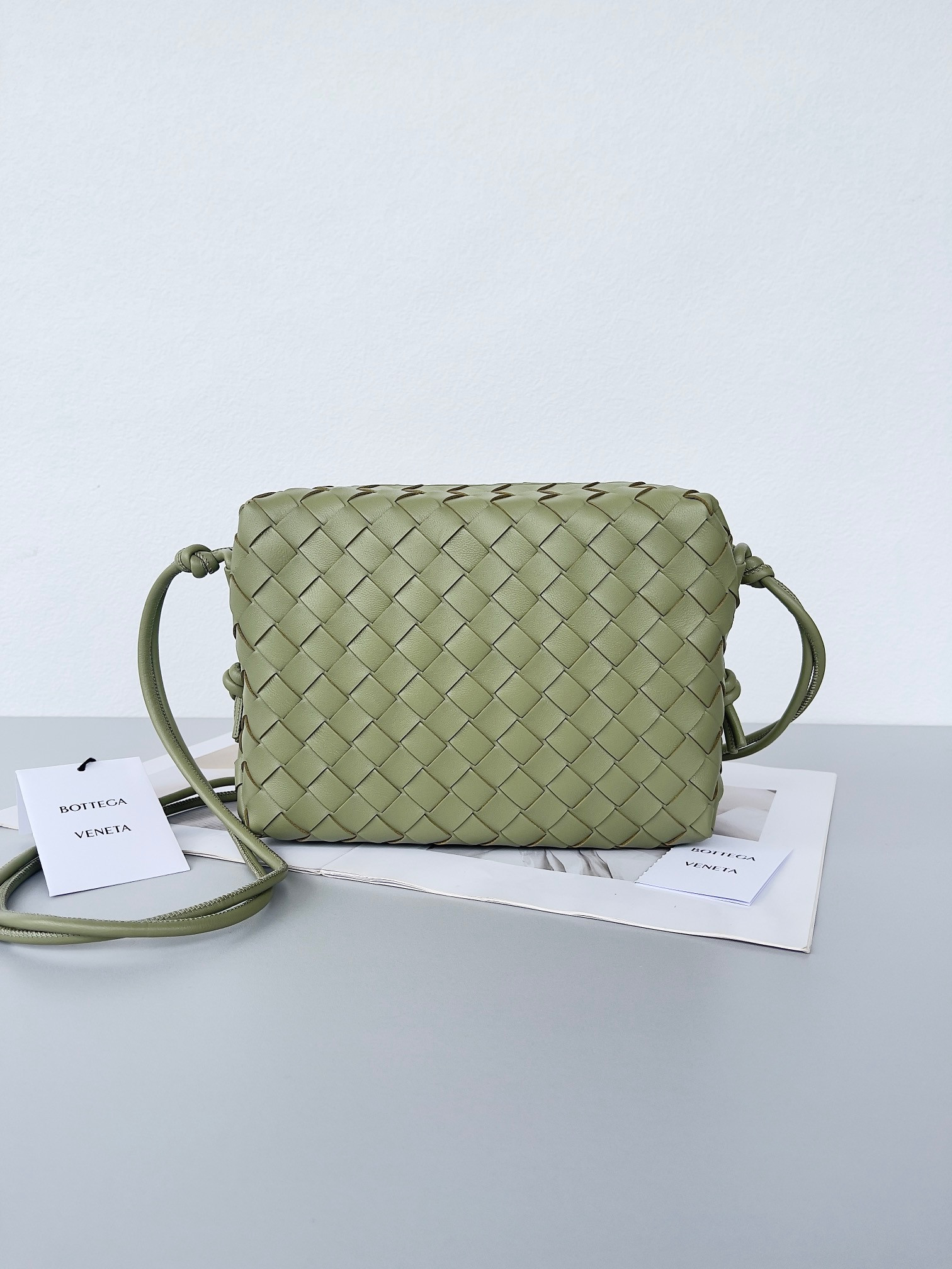 bo*te*ga Ve*ne*ta small loop camera bag