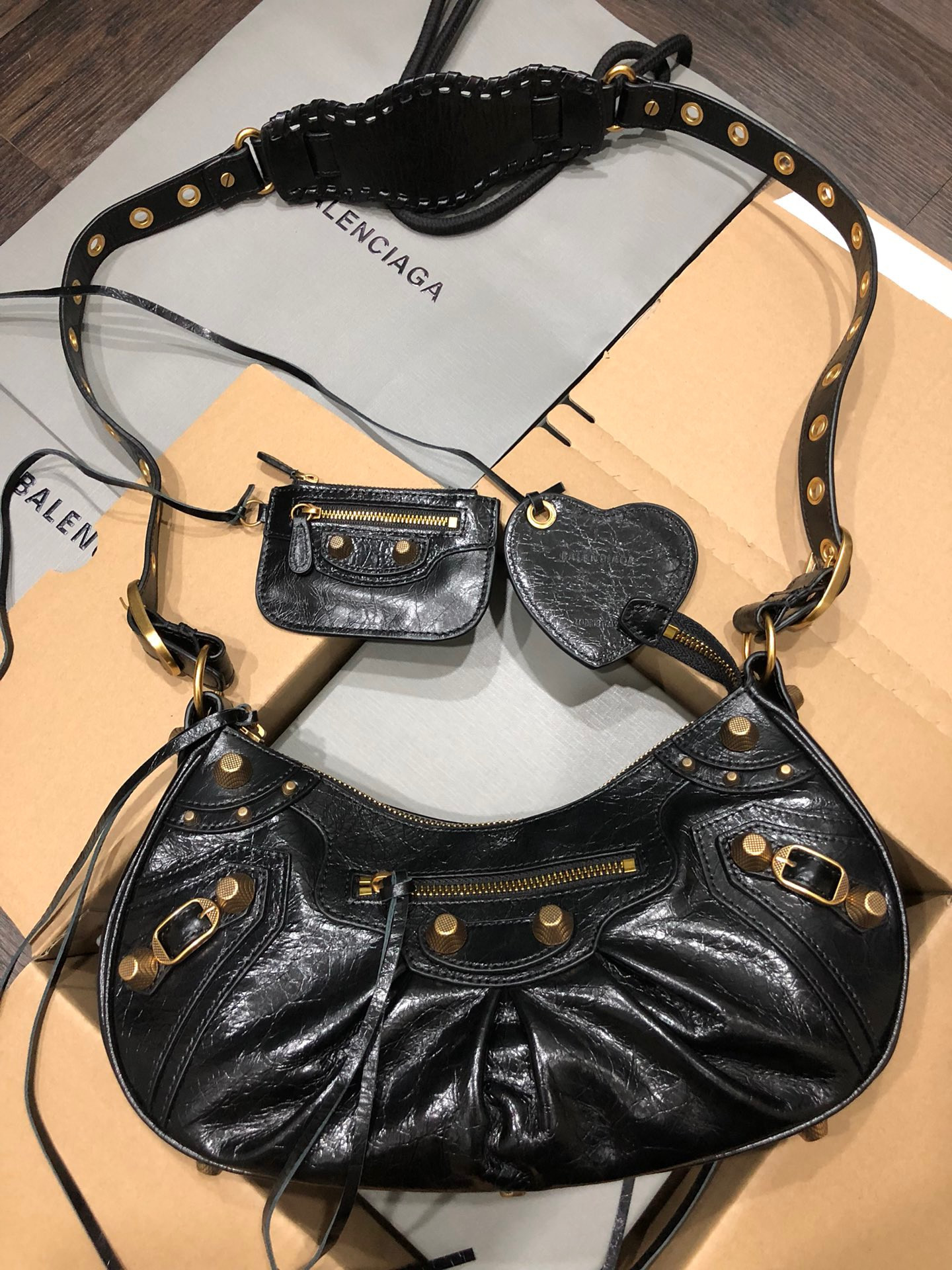 Ba*len*cia*ga women's le cagole small shoulder bag