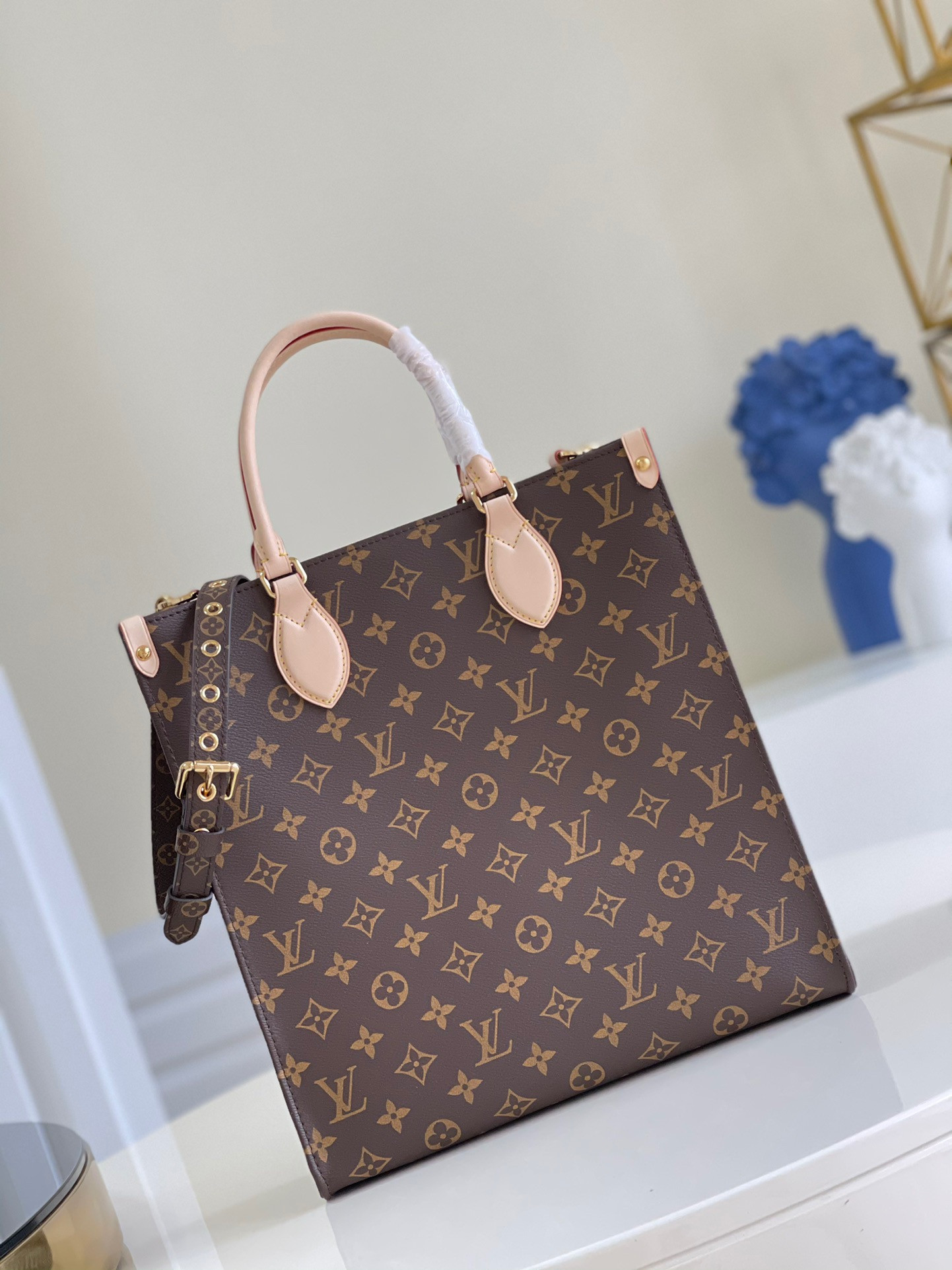 l0*is V*t0n petit sac plat