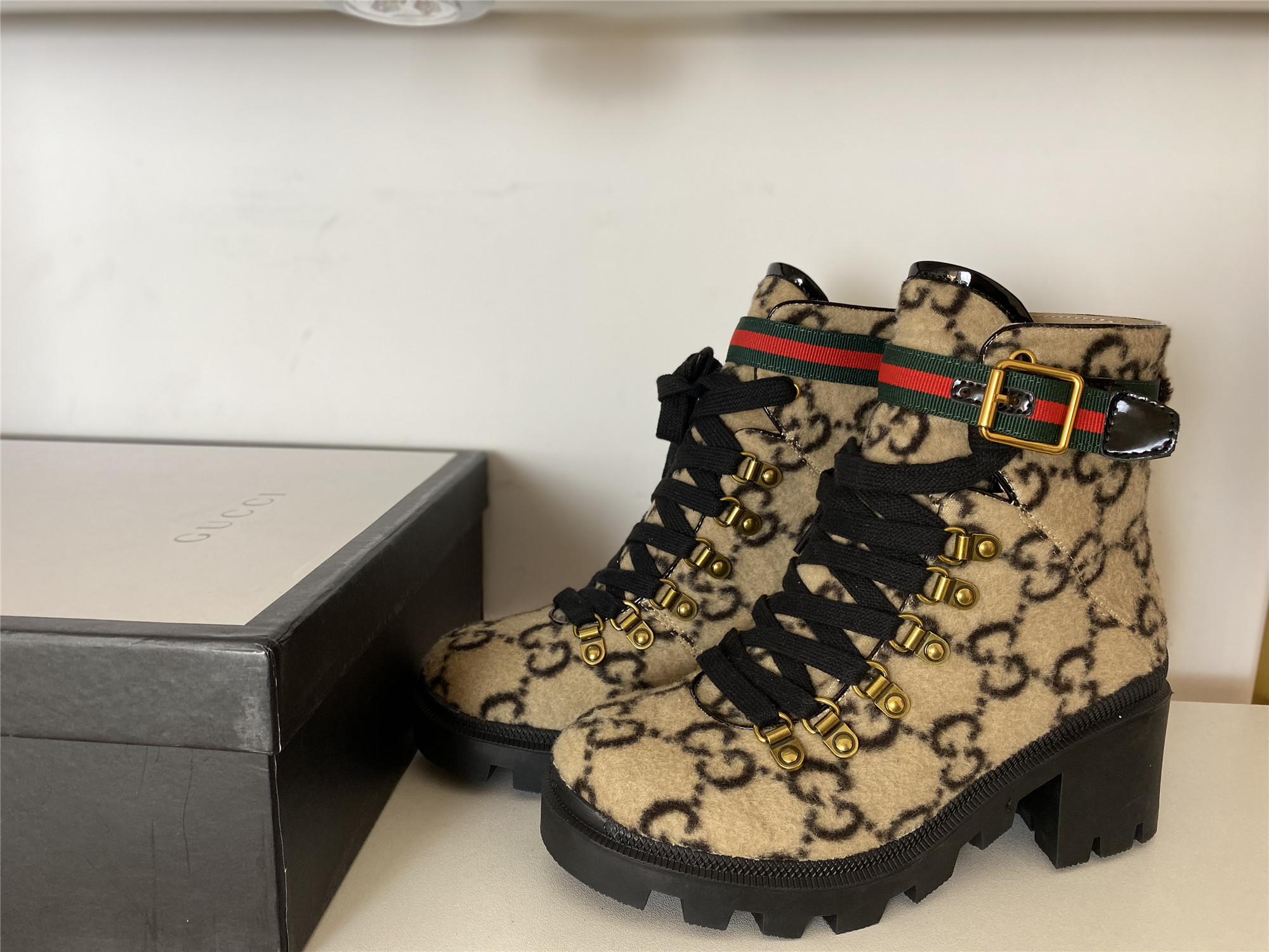 G*u*i gg wool ankle boots