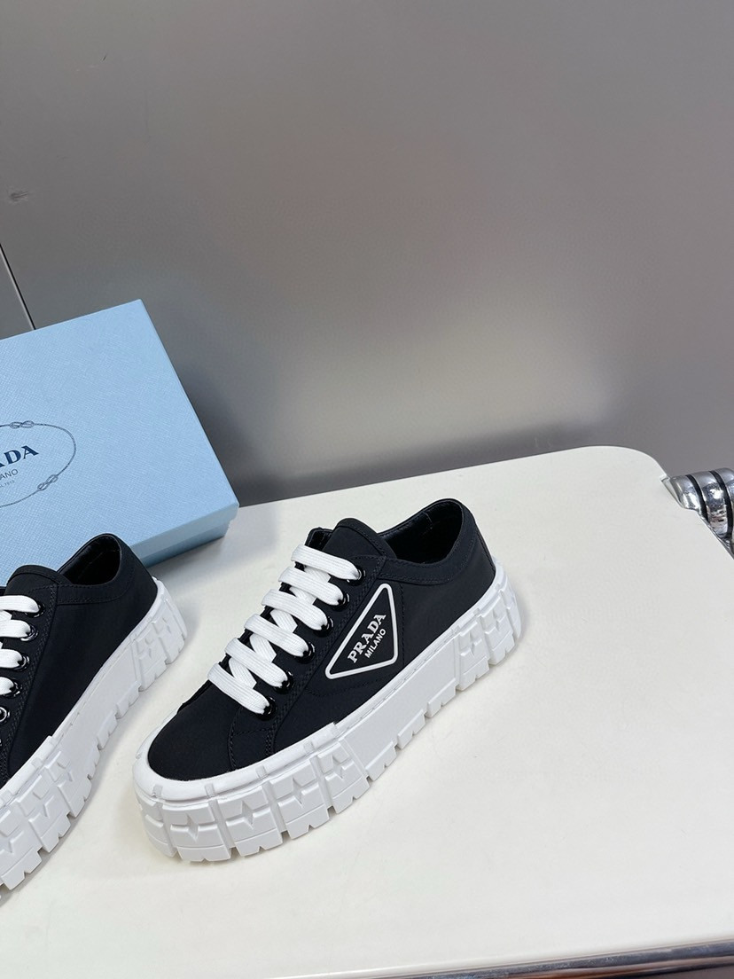 Pra*a sneakers