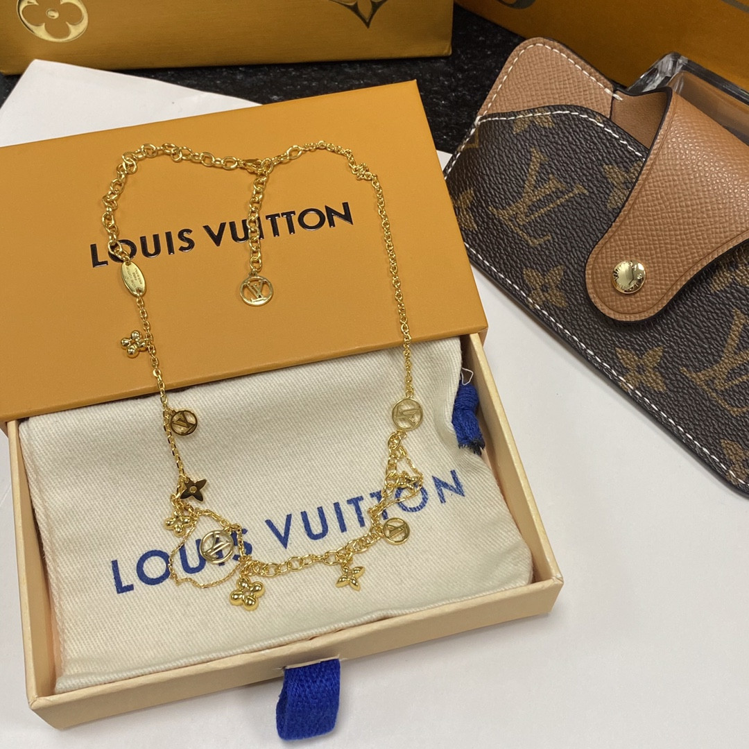 l0*is V*t0n necklace